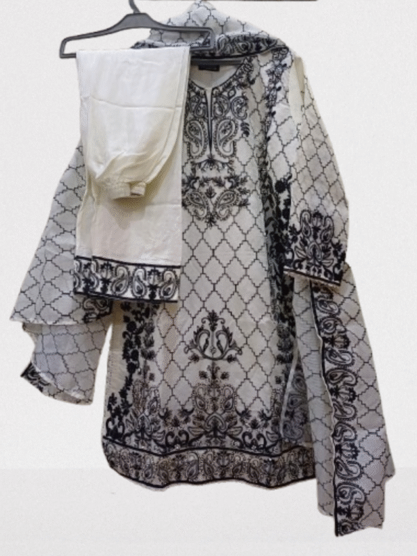 White Embroidered Khaddi Net 3-Piece Suit - Image 4