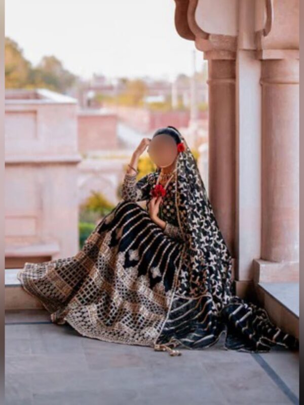 Glamour Black Festive Maxi Outfit - Image 3